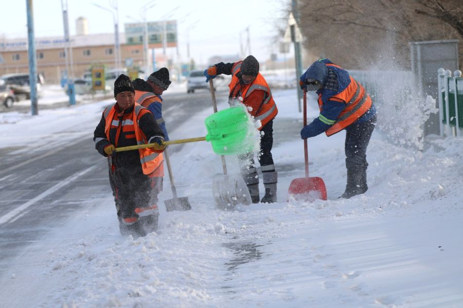 ӨМНӨГОВЬ: Даланзадгад сумыг цэмцгэр байлгахад 30 гаруй хүн тогтмол ажиллаж байна